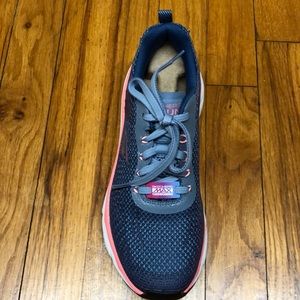 Skechers Max Cushioning Size 6 color Gray with bright peach stripe